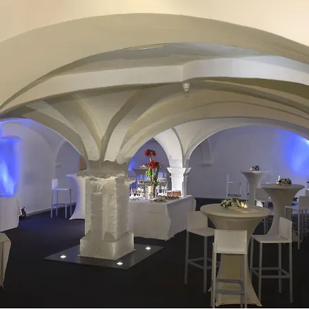 Crowne Plaza By Ihg 4*